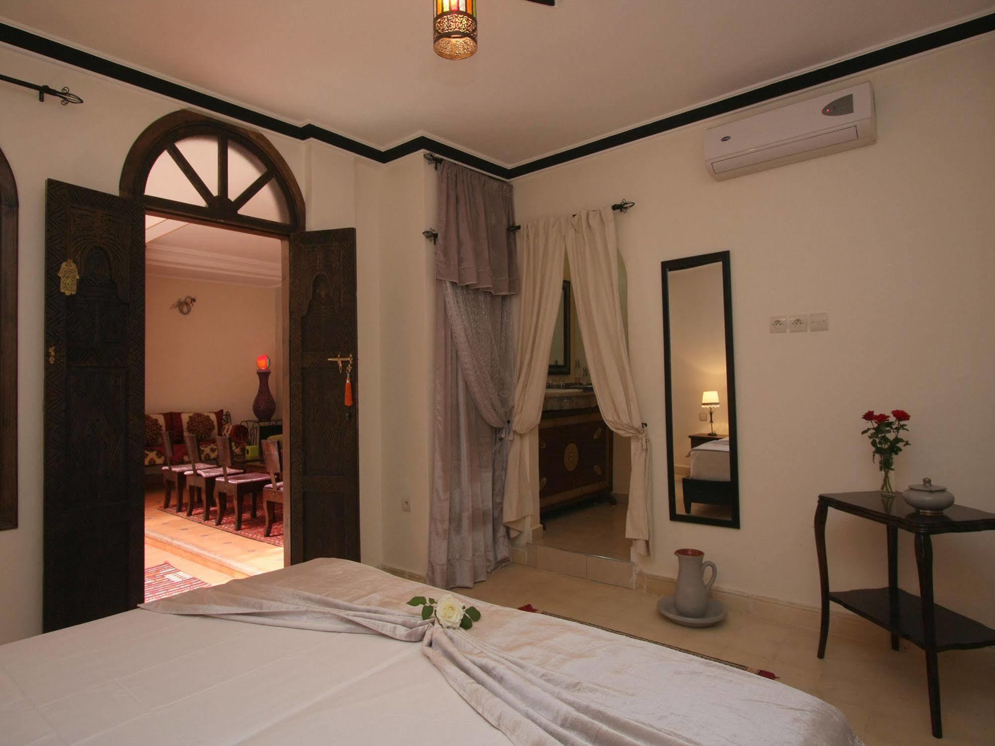 Riad De La Semaine Марракеш Экстерьер фото
